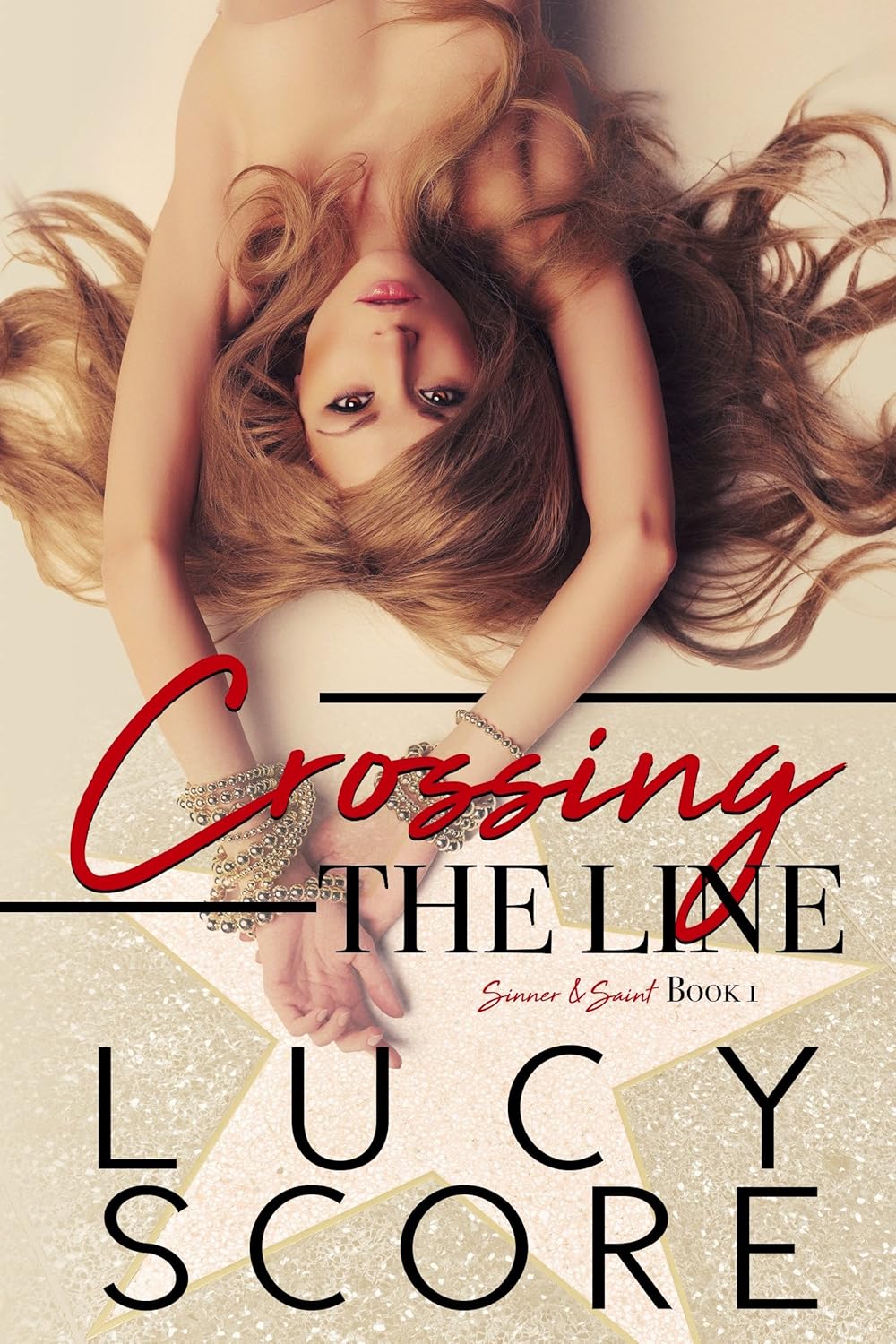 Book cover of 'Crossing the Line' by Lucy Score 